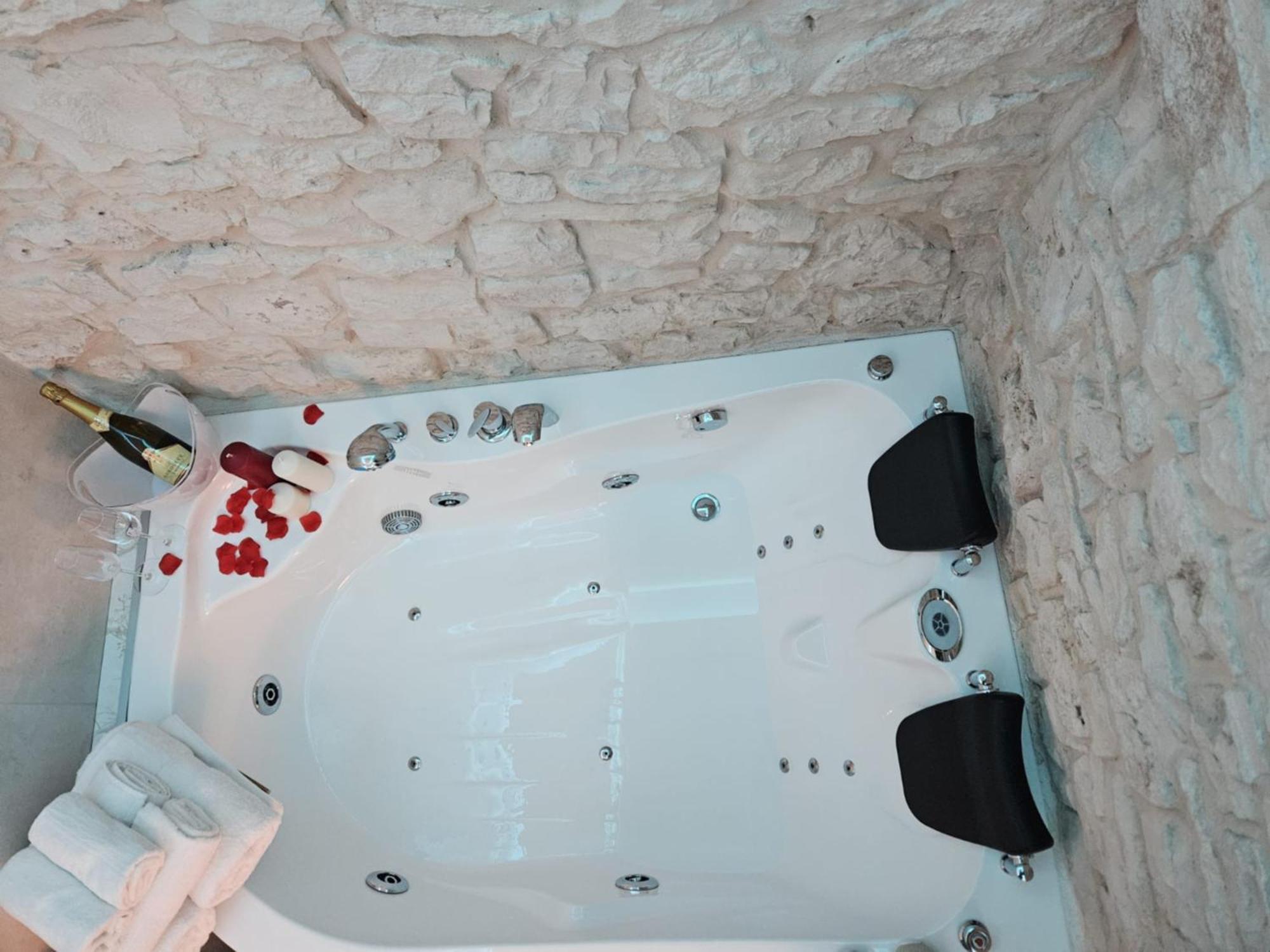Luxuite Spa Con Piscina E Jacuzzi 알베르벨로 외부 사진