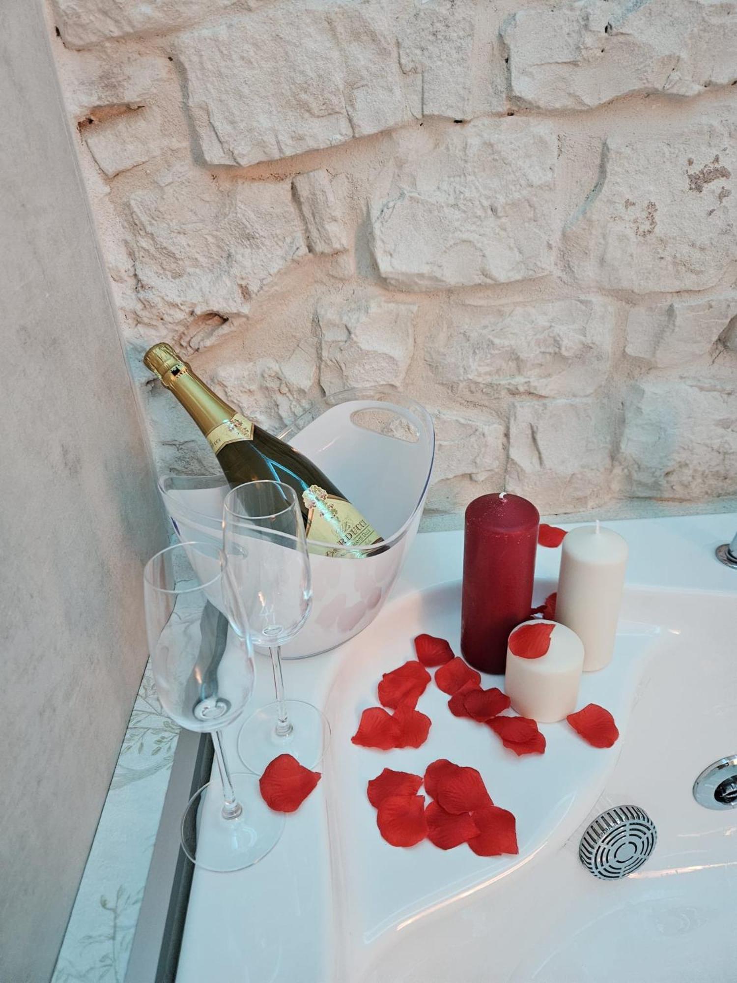 Luxuite Spa Con Piscina E Jacuzzi 알베르벨로 외부 사진
